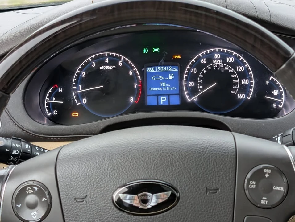 2010 Hyundai Genesis - Image 10 of 17