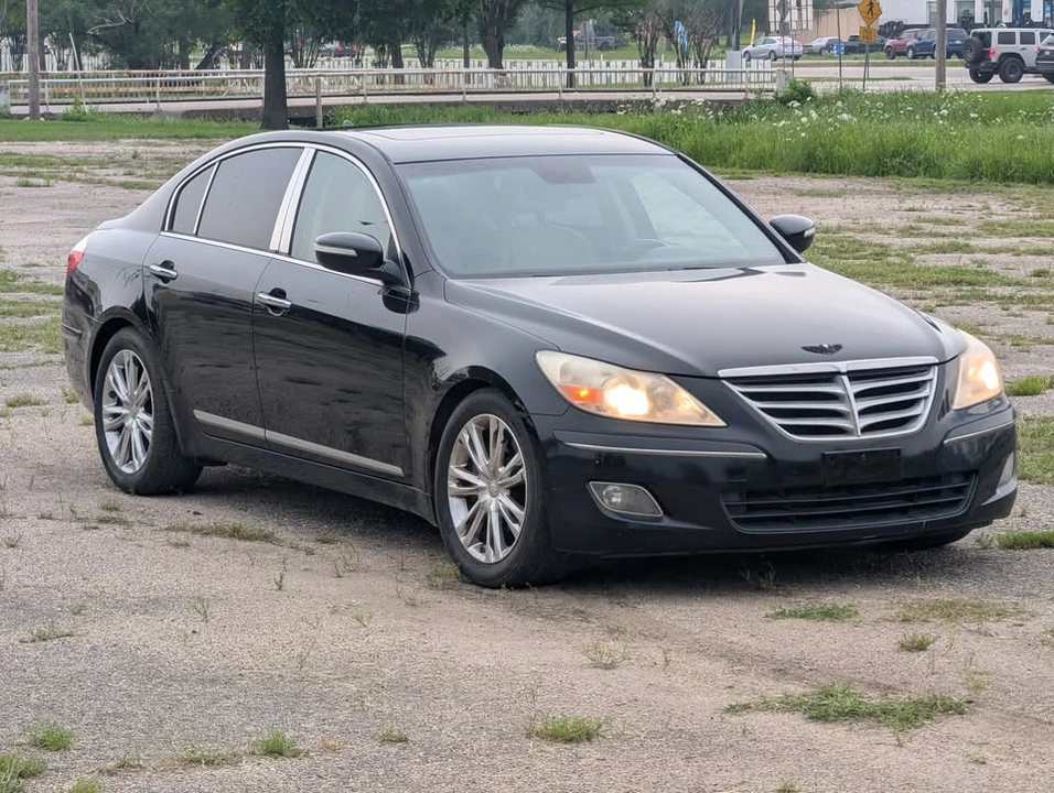 2010 Hyundai Genesis - Image 6 of 17