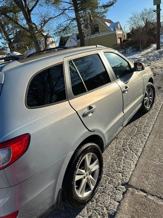 2010 Hyundai Santa Fe - Image 9 of 10