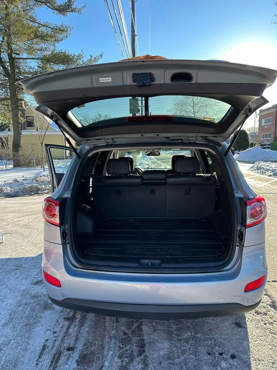 2010 Hyundai Santa Fe - Image 5 of 10