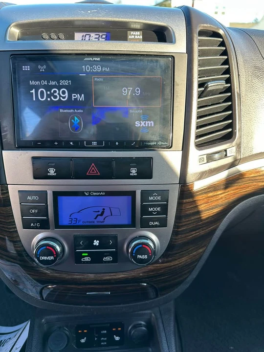 2010 Hyundai Santa Fe - Image 4 of 10