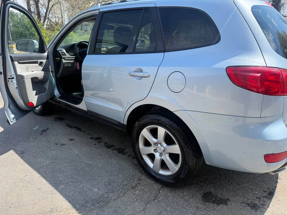 2010 Hyundai Santa Fe - Image 3 of 10