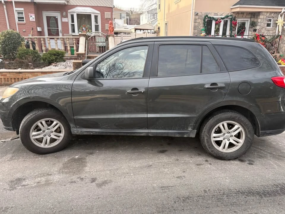 2010 Hyundai Santa Fe - Image 9 of 18