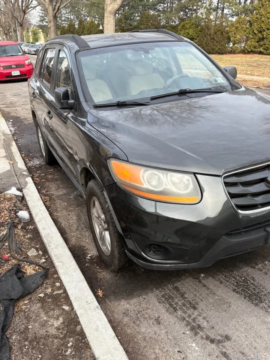 2010 Hyundai Santa Fe - Image 2 of 18