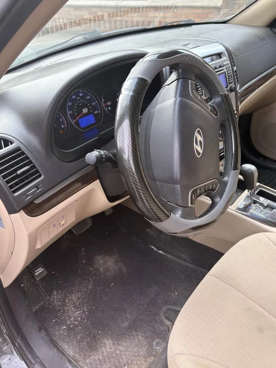 2010 Hyundai Santa Fe - Image 3 of 18