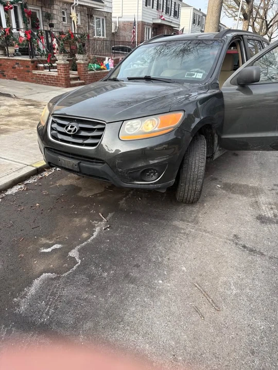 2010 Hyundai Santa Fe - Image 17 of 18