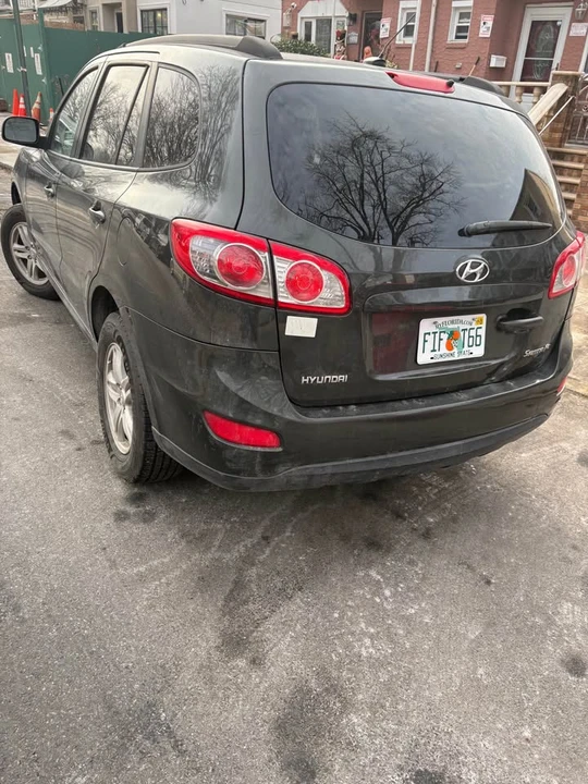 2010 Hyundai Santa Fe - Image 8 of 18