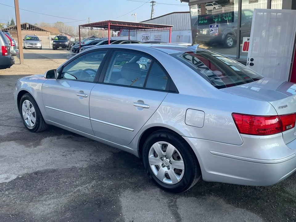 2010 Hyundai Sonata - Image 5 of 11
