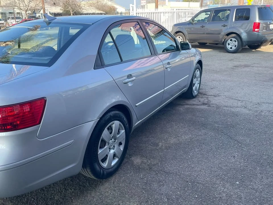 2010 Hyundai Sonata - Image 2 of 11