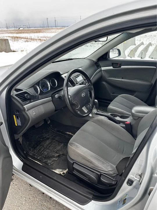 2010 Hyundai Sonata - Image 6 of 8