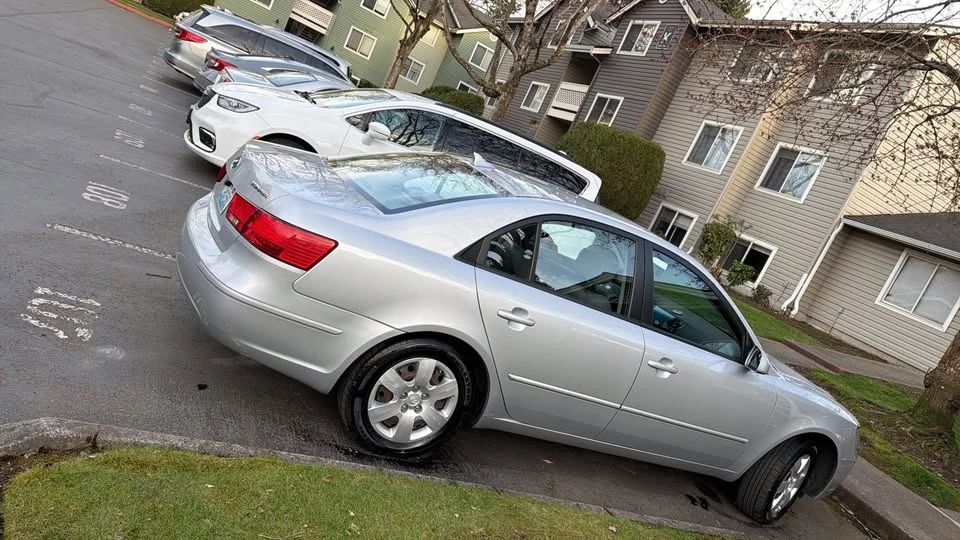 2010 Hyundai Sonata - Image 6 of 8