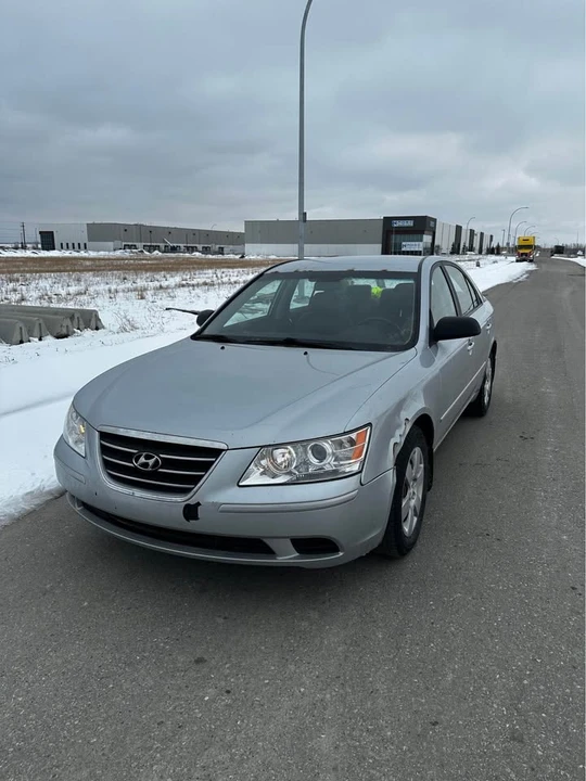 2010 Hyundai Sonata - Image 5 of 8