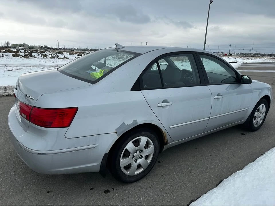 2010 Hyundai Sonata - Image 3 of 8