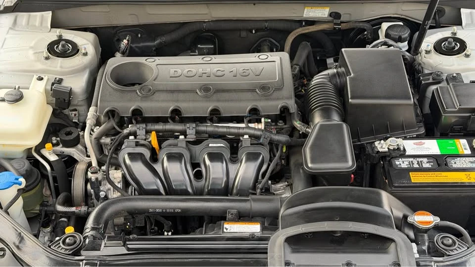2010 Hyundai Sonata - Image 3 of 8