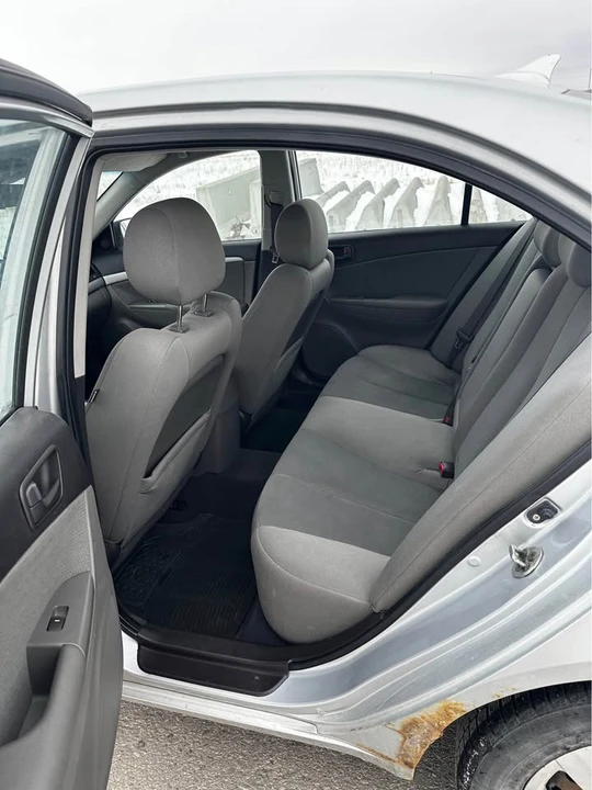 2010 Hyundai Sonata - Image 7 of 8