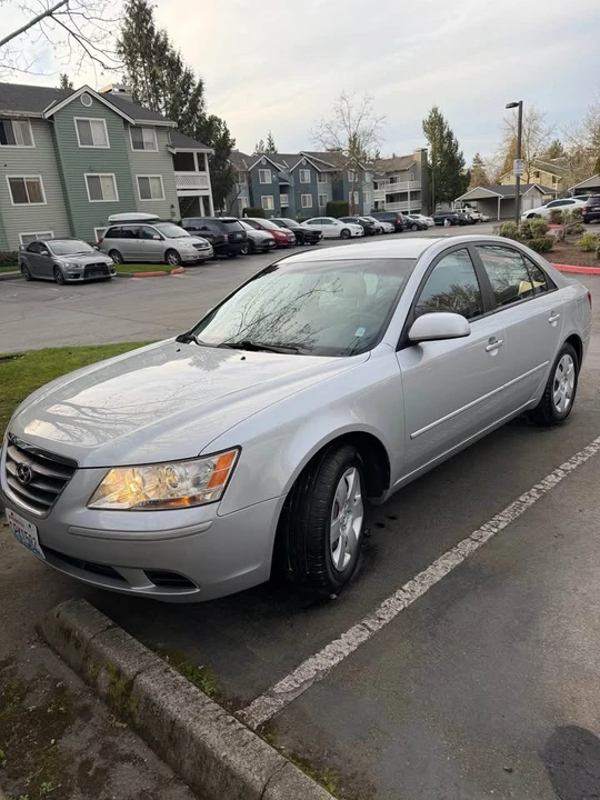 2010 Hyundai Sonata - Image 2 of 8