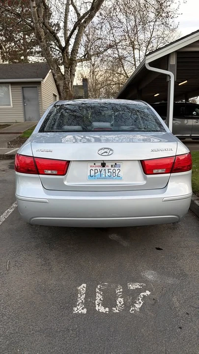 2010 Hyundai Sonata - Image 5 of 8