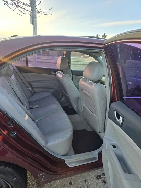 2010 Hyundai Sonata - Image 4 of 7