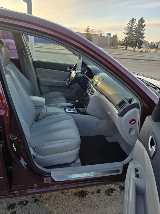 2010 Hyundai Sonata - Image 3 of 7