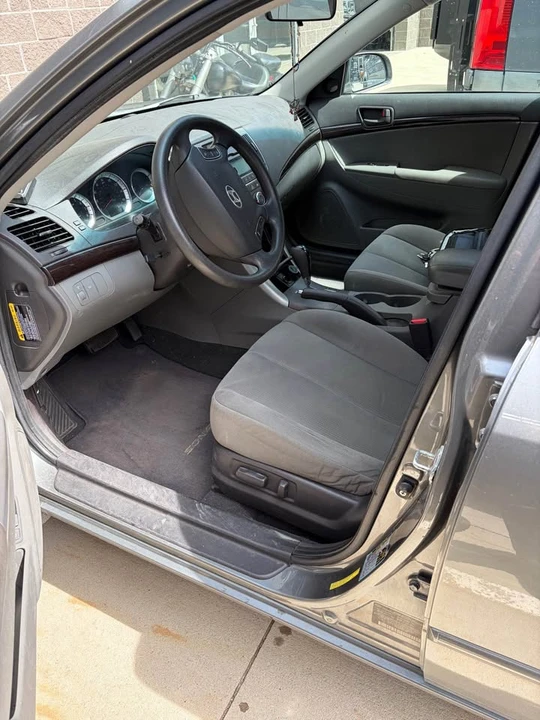 2010 Hyundai Sonata - Image 4 of 7
