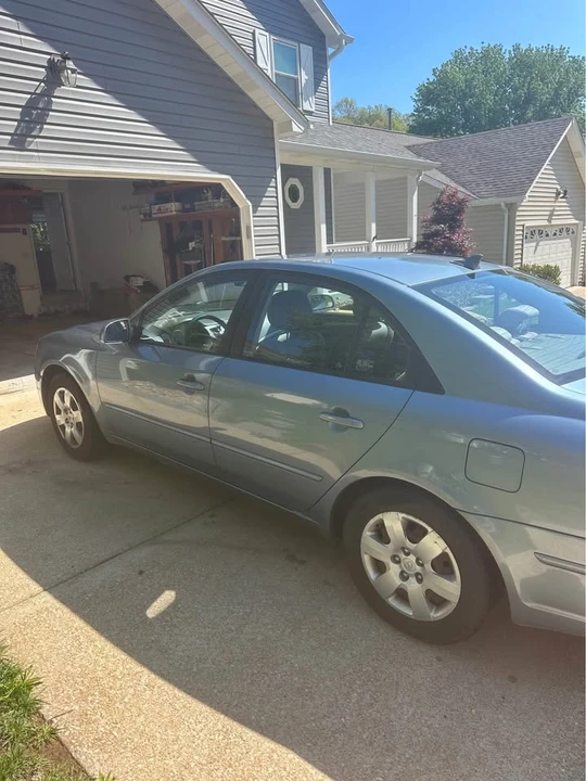 2010 Hyundai Sonata - Image 7 of 11