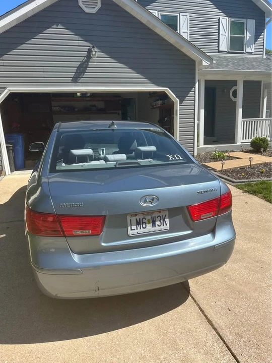 2010 Hyundai Sonata - Image 4 of 11