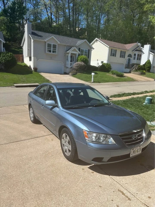 2010 Hyundai Sonata - Image 5 of 11