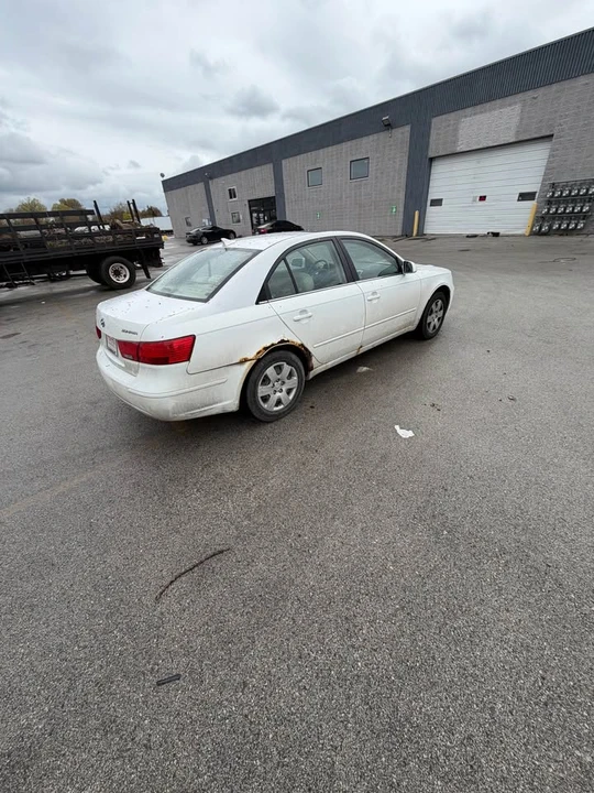 2010 Hyundai Sonata - Image 3 of 5