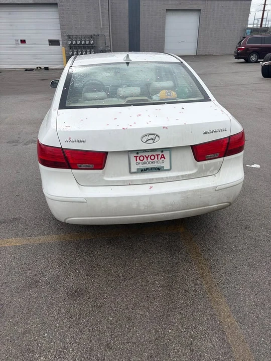 2010 Hyundai Sonata - Image 4 of 5