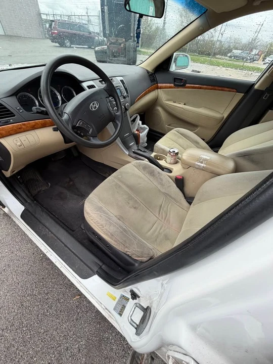 2010 Hyundai Sonata - Image 5 of 5