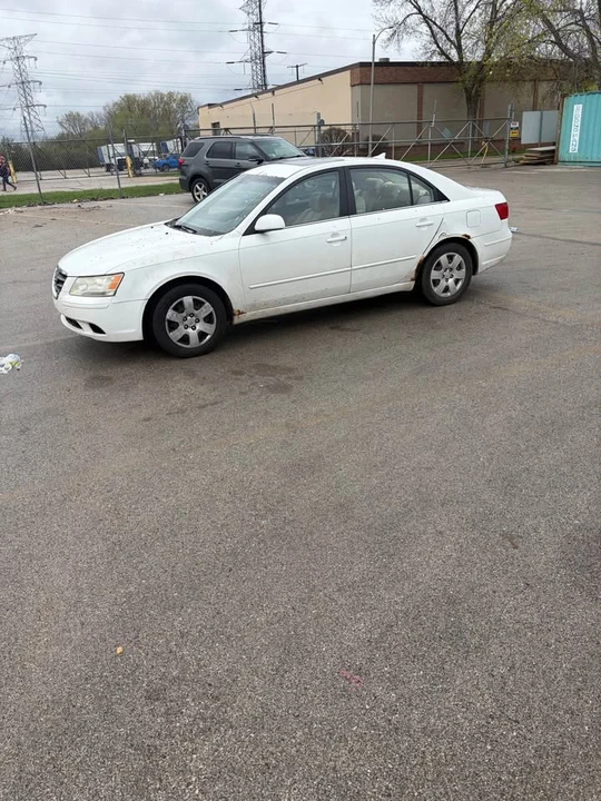 2010 Hyundai Sonata - Image 2 of 5