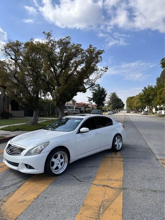 2010 Infiniti Q50 - Image 2 of 3