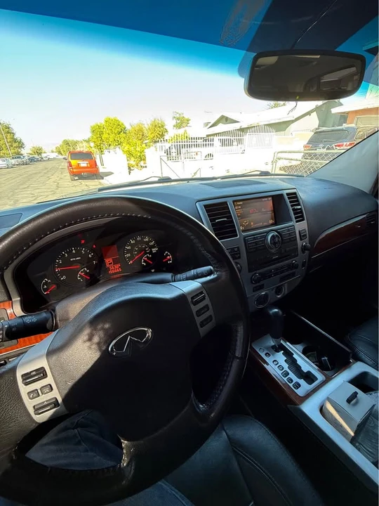 2010 Infiniti QX80 - Image 11 of 18