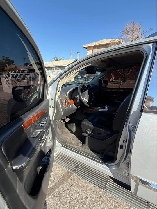 2010 Infiniti QX80 - Image 5 of 18