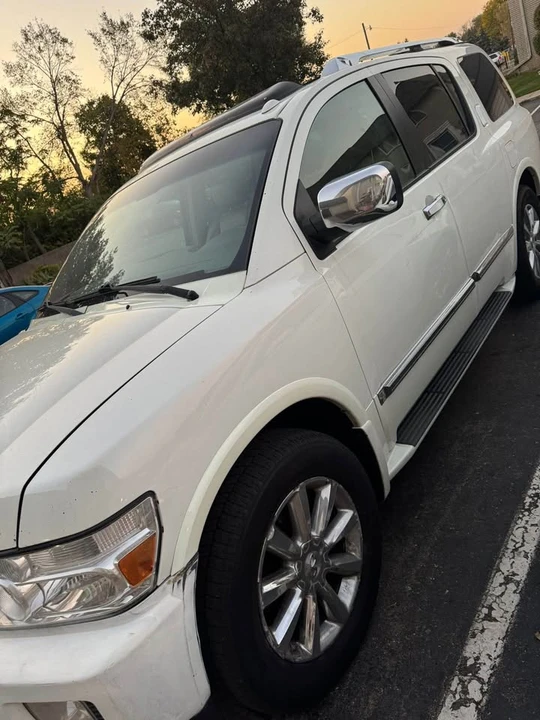 2010 Infiniti QX80 - Image 2 of 5