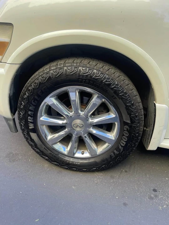 2010 Infiniti QX80 - Image 6 of 6