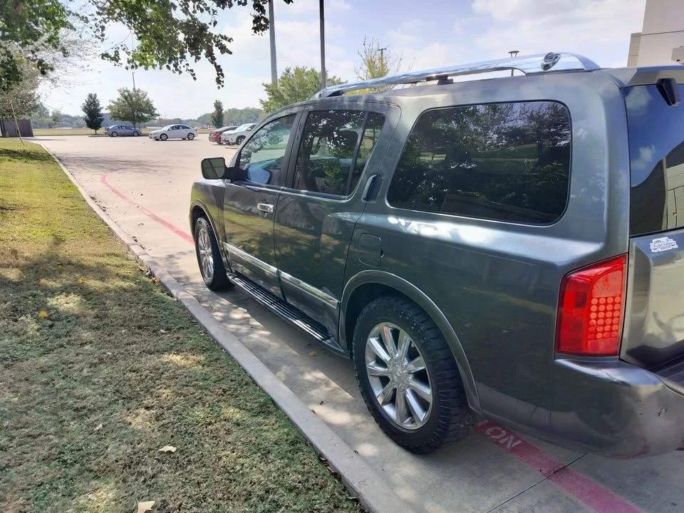 2010 Infiniti QX80 - Image 2 of 8