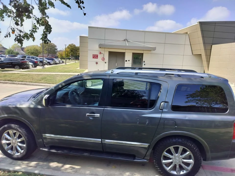 2010 Infiniti QX80 - Image 6 of 8