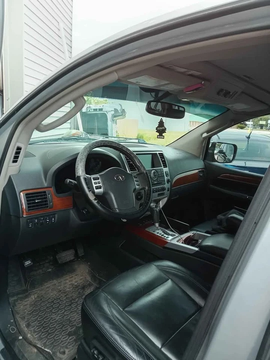 2010 Infiniti QX80 - Image 12 of 20