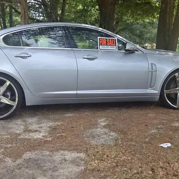 2010 Jaguar XF Luxury Sedan 4D
