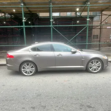 2010 Jaguar XF Luxury Sedan