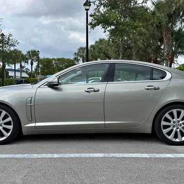 2010 Jaguar XF Luxury Sedan 4D