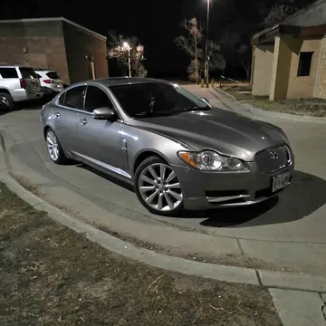 2010 Jaguar XF Luxury Sedan 4D