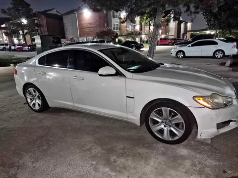 2010 Jaguar XF Luxury Sedan 4D