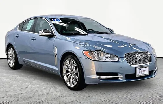 2010 Jaguar XF Luxury Sedan 4D