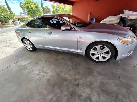 2010 Jaguar XF Luxury Sedan 4D