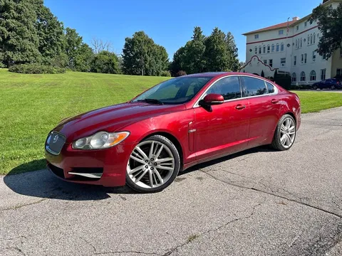 2010 Jaguar XF Luxury Sedan 4D