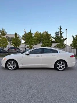 2010 Jaguar XF Premium Luxury