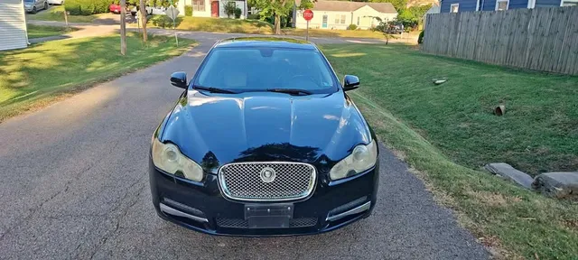 2010 Jaguar XF Premium Luxury Sedan 4D