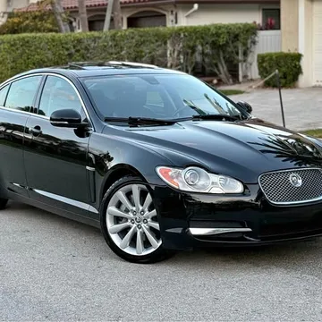 2010 Jaguar XF Premium Sedan 4D